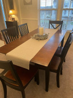 Dining Room Table and 6 Chairs