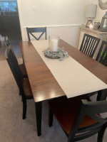 Dining Room Table and 6 Chairs