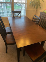 Dining Room Table and 6 Chairs