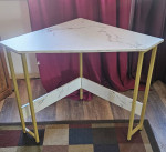 Corner desk / Triangle table