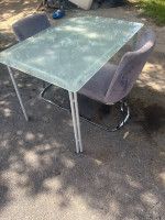 Table & chairs
