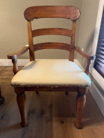 Dining table set & Hutch