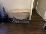 Kitchen table set with 4 stools. And 2 leafs - can drive to you