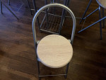 Kitchen table set with 4 stools. And 2 leafs - can drive to you