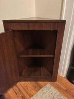 Corner accent table