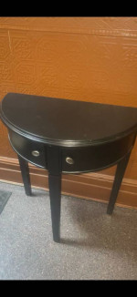 End table / night stand / entry table - can deliver