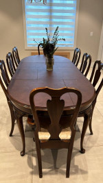 Drexel Heritage antique Dining table and chairs