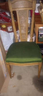 Table / chairs