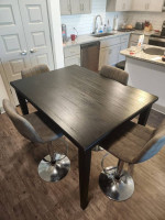 Breakfast / Dining room table & 4 chairs, bar high