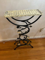 Accent table