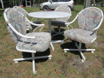 KITCHEN TABLE WITH 4 CHAIRS