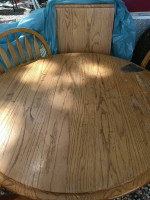 Oak table w 5 chairs and leaf