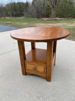 Matching Coffee and End Table with Lamp