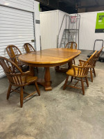 Dining table w/6 chairs and 2 leaves