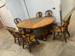 Dining table w/6 chairs and 2 leaves
