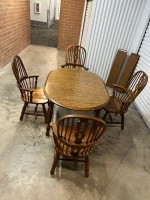 Dining Table w/4 chairs and 2 leaves