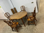 Dining Table w/4 chairs and 2 leaves