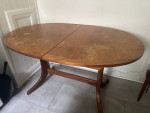 Wood Oval Dining Room Table w/ Folded Out Middle