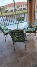 Round metal pedestal table