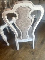 Gorgeous kitchen table and 6 chairs