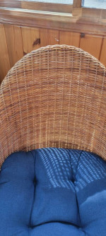 Wicker chairs w/cushions - table & magazine baskets