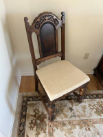 Dining Room Table & Chairs