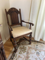 Dining Room Table & Chairs