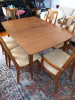 Dining Room Table & Chairs