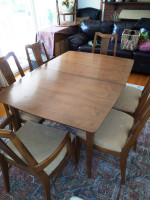 Dining Room Table & Chairs