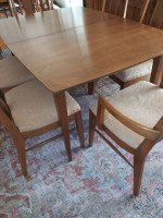 Dining Room Table & Chairs