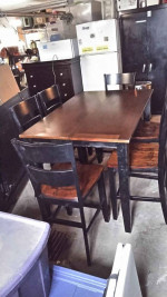 Pub Height Table w. 6 Chairs