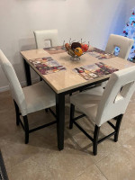 Dining room table/chairs