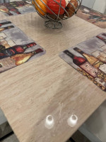 Dining room table/chairs