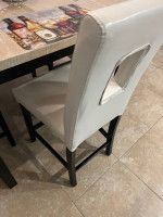 Dining room table/chairs