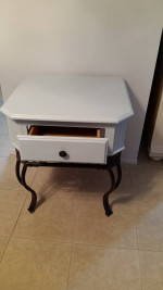 Accent table
