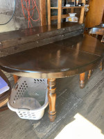 Table w/2 Leafs and 4 Captain Chairs