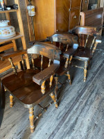 Table w/2 Leafs and 4 Captain Chairs