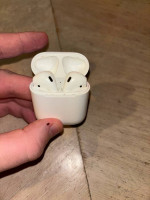 AirPods (2nd Generation)