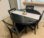 Pier1 Extendable Dinning Table with 4 Chairs