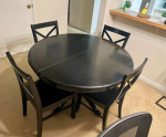 Pier1 Extendable Dinning Table with 4 Chairs