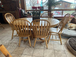 Dining Room Table & Chairs