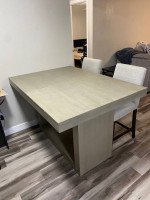 Bob’s Cosmopolitan Grey Dining Table and 4 Chairs