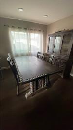 Dining table/Hutch/4 Chairs