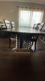 Dining table/Hutch/4 Chairs