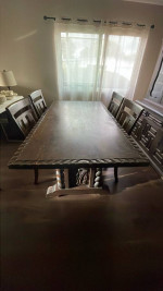 Dining table/Hutch/4 Chairs