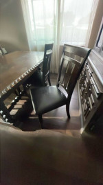 Dining table/Hutch/4 Chairs