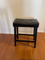 Table with 4 chairs (Price Reduced)