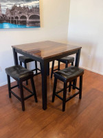 Table with 4 chairs (Price Reduced)