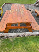 Picnic table