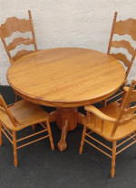 Dining Set Extendable Table 2 Leafs & 4 Chairs